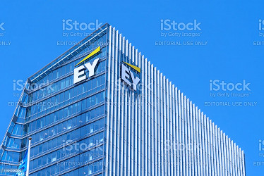 Sign And Logo Of Ey On Ey Tower In Downtown Toronto Stock Photo - Download  Image Now - iStock